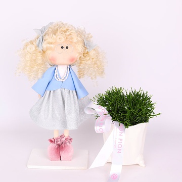 Інтер'єрна лялька Мирослава з рослиною