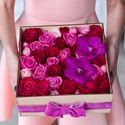 Цветы в коробке розы "Страстный розовый"