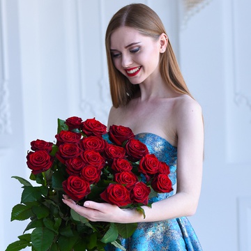 21 красная роза Гран При 70 см