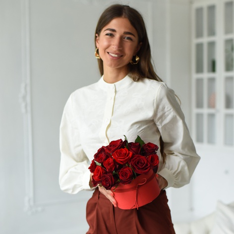 Цветы в коробке Розы "Lady in red Small"