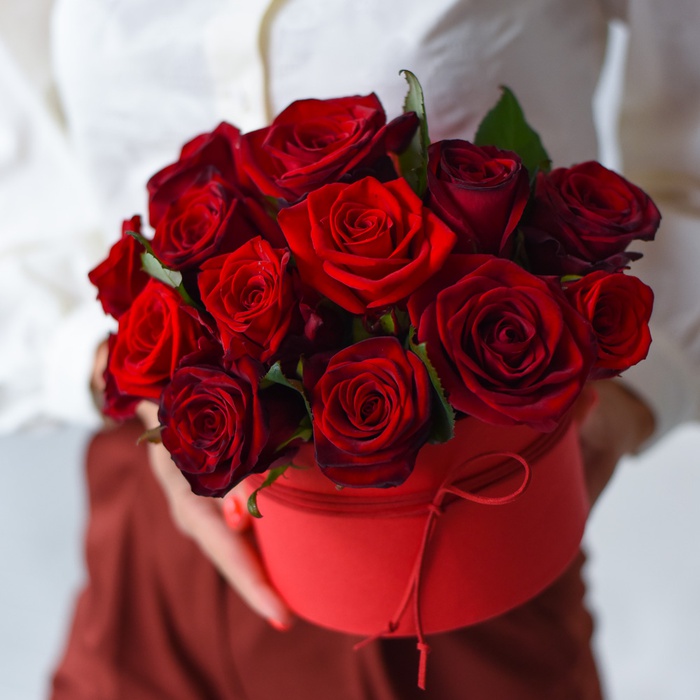 Цветы в коробке Розы "Lady in red Small"