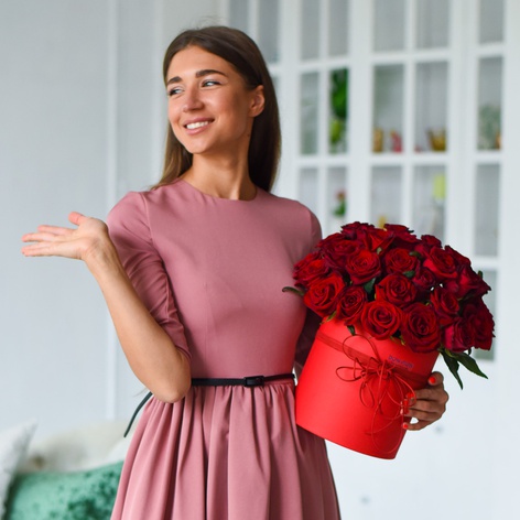 Цветы в коробке Розы "Lady in red Medium"