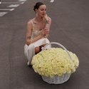 Цветы в корзине "101 белая кенийская роза"
