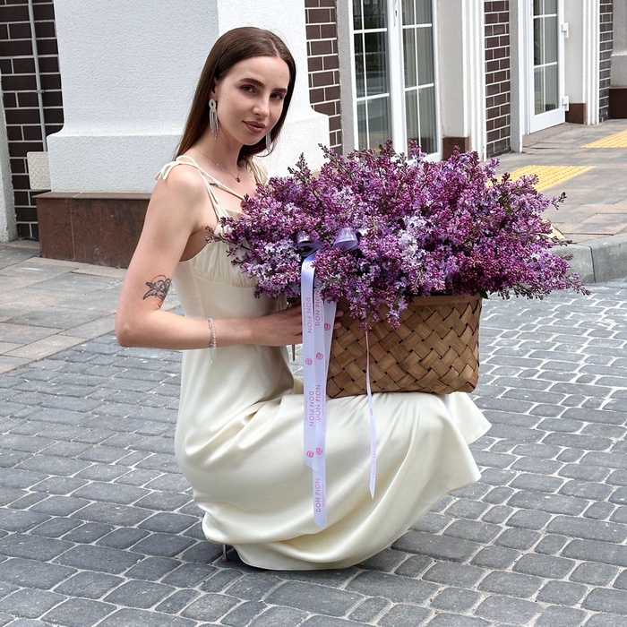 Цветы в корзине "Шепот сирени"
