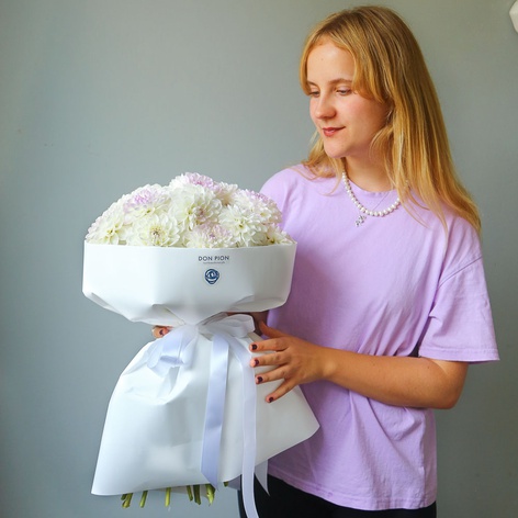 Букет 19 нежных георгин