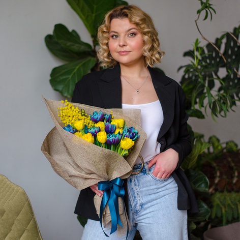 Букет тюльпанов с мимозой "Солнечное настроение"