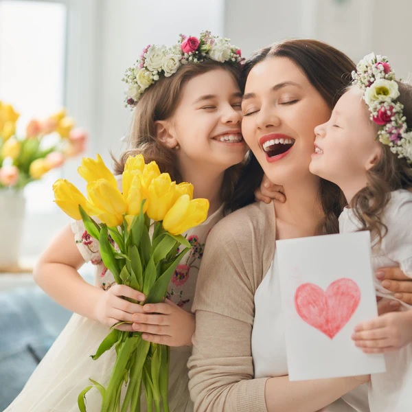 Какие цветы дарить маме?