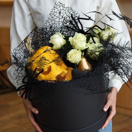 Цветы в коробке "С праздником Halloween"