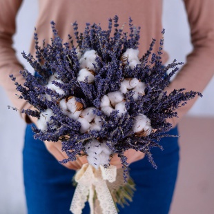 Букет в мереживі "Лаванда і бавовна"