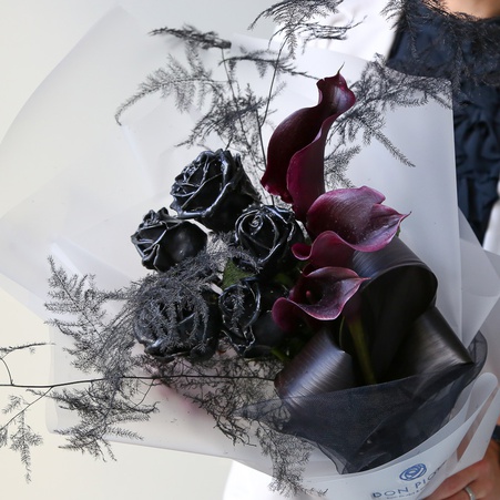 Букет з чорної трояндою