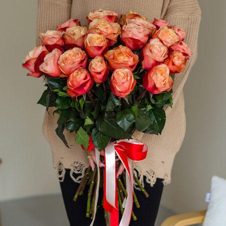 Букет з 25 троянд "Кахала"