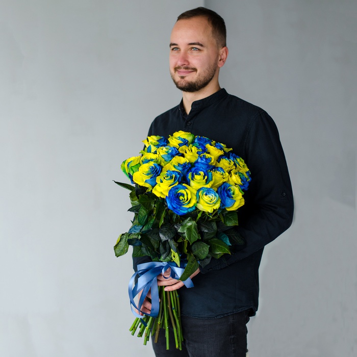 Букет із 25 жовто-синіх троянд