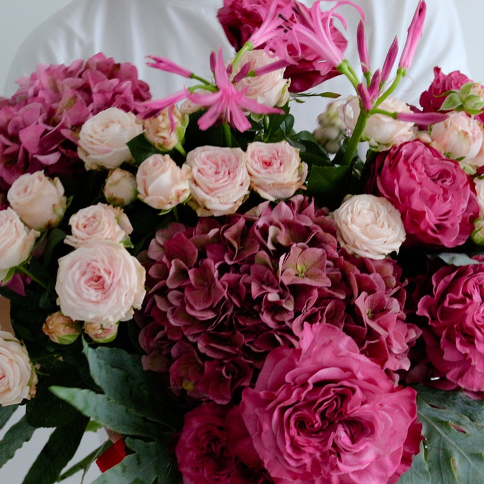 Букет з гортензією, трояндою та неріне "Бургундська Пристрасть"