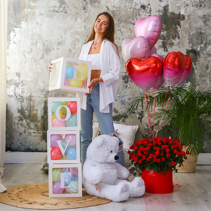 Подарунковий набір з квітами, іграшкою, кульками "Кохання"