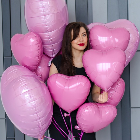 Охапка розовые фольгированные шарики сердца
