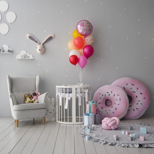 Оберемок повітряних куль з народженням малятка