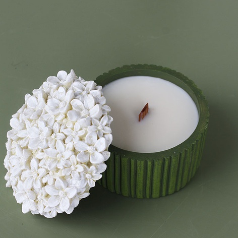 Свічка "Білі квіти"