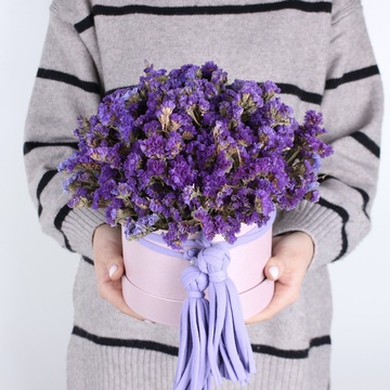 Цветы в коробке "Фиолетовая статица"
