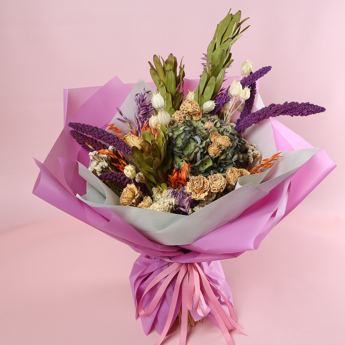 Букет из сухоцветов фуксия