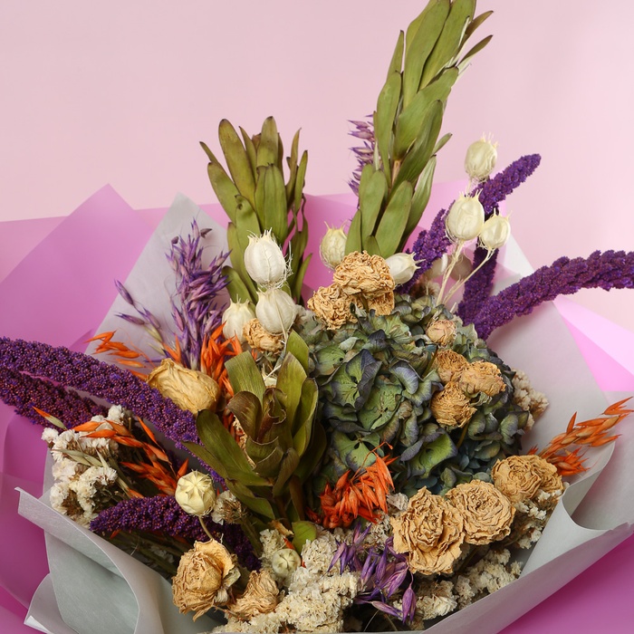 Букет из сухоцветов фуксия