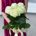 Букет 5 білих троянд Аваланч