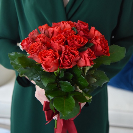 Букет 19 червоних троянд Ель Торо