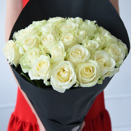 Букет 35 белых роз Аваланч от James Bond