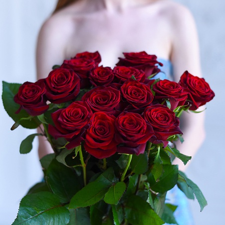 15 красных роз Гран При 70 см