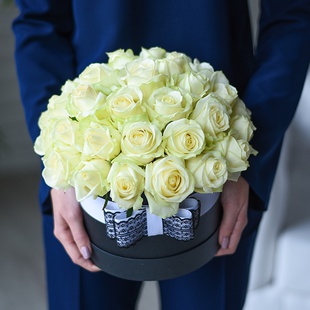 Квіти в коробці троянда "James Bond"