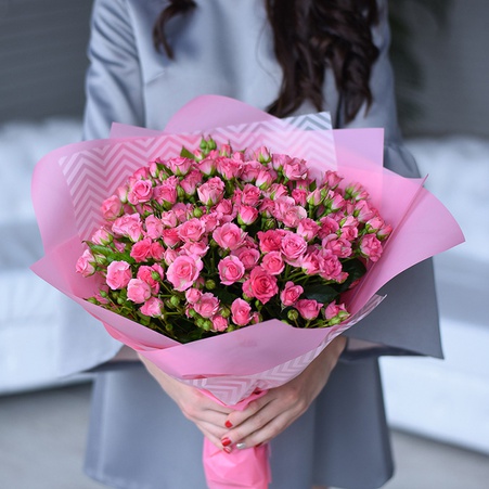 Букет 21 ветка кустовой розы Грация