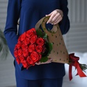 Моно-букет з 19 червоних троянд Гран Прі
