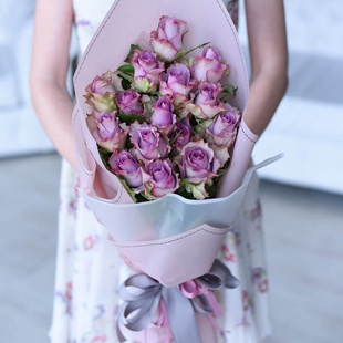 Букет 15 роз Найтингейл