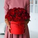 Цветы в коробке Розы "Lady in red Medium"