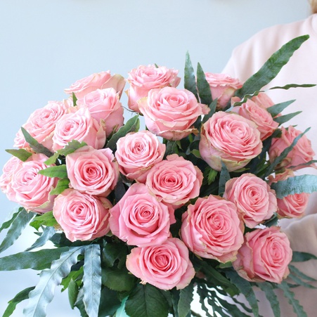 Букет 25 роз Софи Лорен с флебодиумом