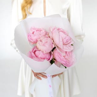 Букет з 5 рожевих півоній