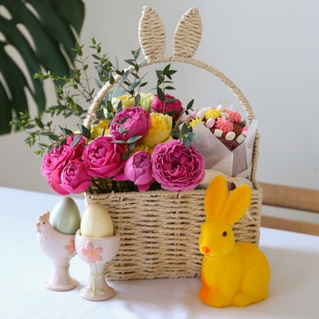 Цветы в корзине "Сладкие праздники"