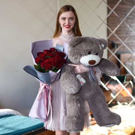Подарочный набор "Букет красных роз с медведем"
