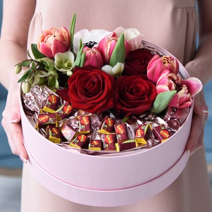 Подарочный набор со жвачками Love is