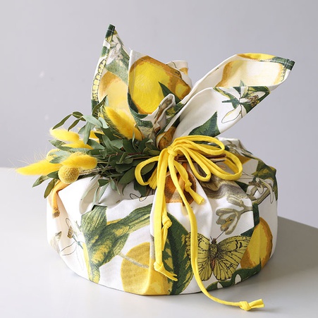 Подарочный набор "Торт киевский в цветочной салфетке"