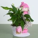 Интерьерная кукла с растением спатифилум