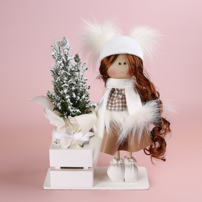 Интерьерная кукла с растением