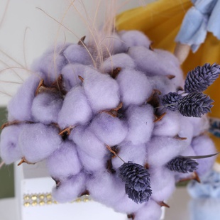 Интерьерная кукла с букетиком из хлопка