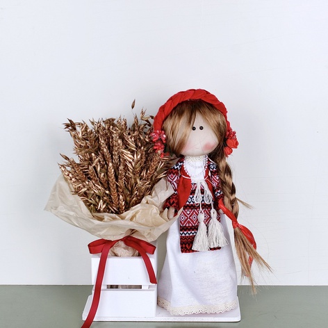 Інтер'єрна лялька Соломія з букетиком