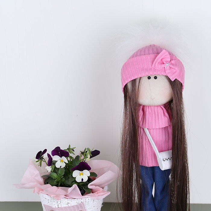 Інтер'єрна лялька Мирослава з рослиною
