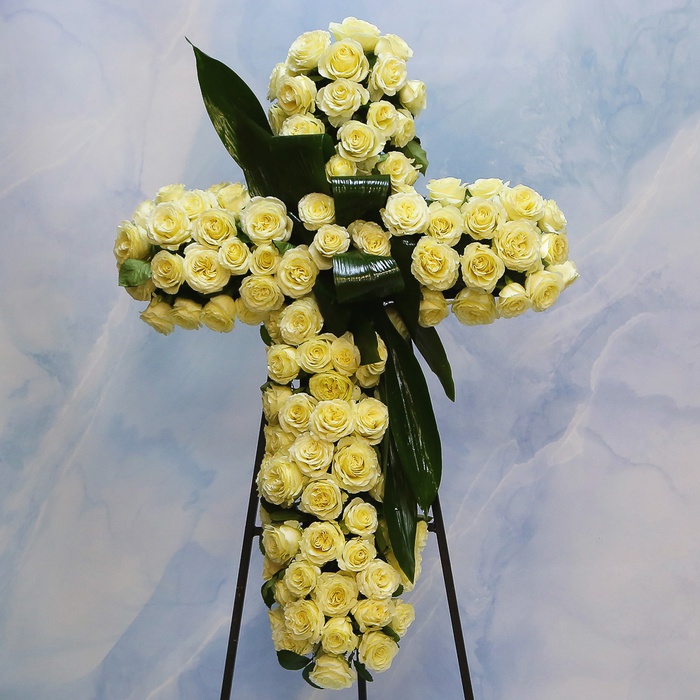 Жалобний вінок з білих троянд "Янгольська тиша"