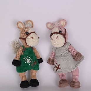 Вязаная игрушка Лошадка