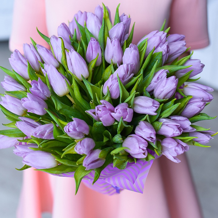 Букет 51 нежно-фиолетовый тюльпан