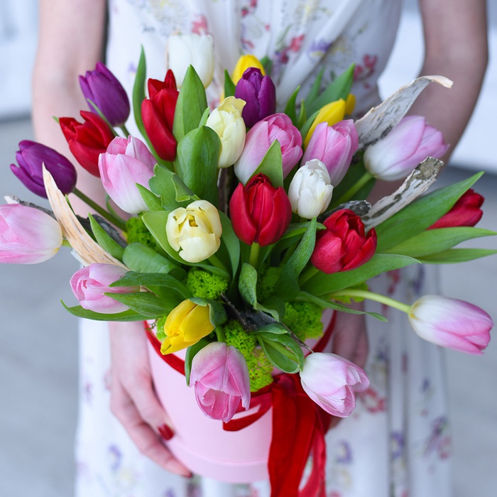 Цветы в коробке "Разноцветные тюльпаны"
