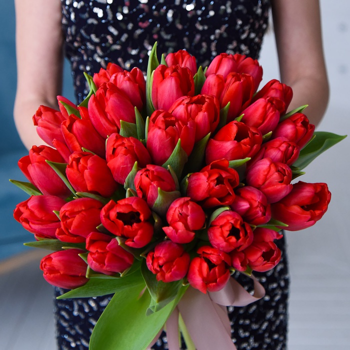 Букет 35 червоних тюльпанів