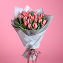 Букет 21 яркий розовый тюльпан